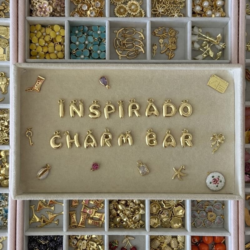 Cover Image for Tarot & Joyas · Charm Bar · Crea tus propios joyas · Vino ilimitado