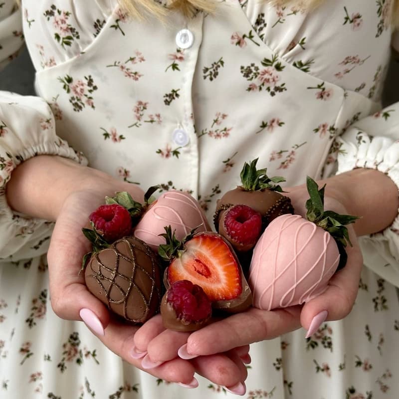 Cover Image for Strawberry & Banana in Chocolate Workshop