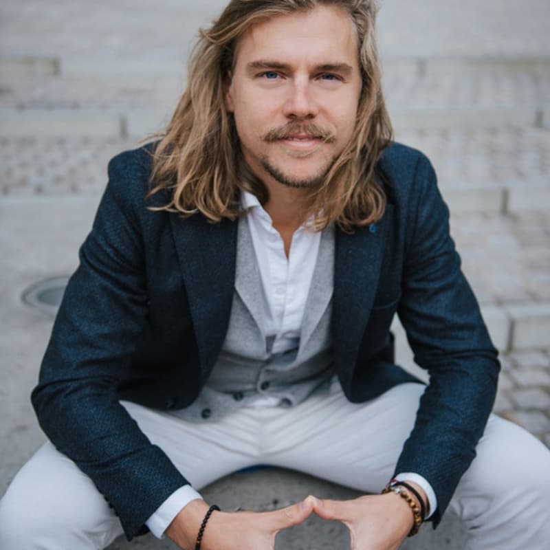 Cover Image for Leading with Purpose: 4x Founder On How To Create & Grow Thriving Heart-Led Businesses with Matthias Schmitt (+ Networking)