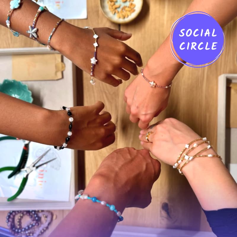 Cover Image for Craft & Drinks - Make your own bracelet
