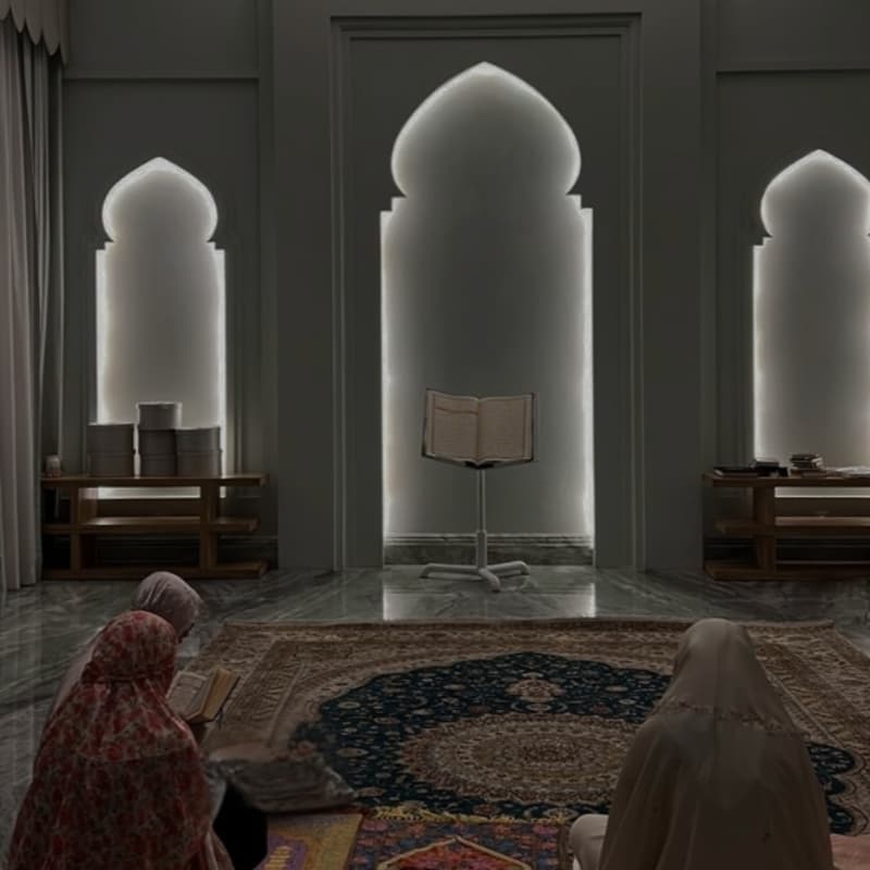Cover Image for Sisters Quran Hour