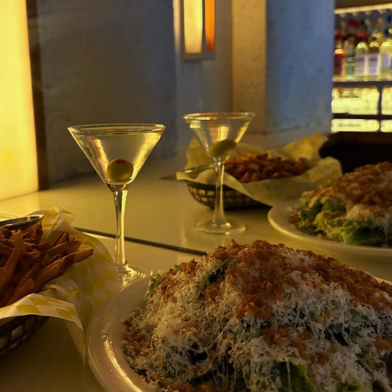 Cover Image for Hey! Wanna Grab Dinner? : The Fly