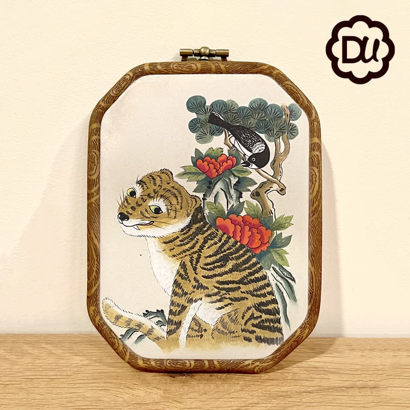 Cover Image for Minhwa - Korean Folk Art Painting: Tiger and Magpie with Peony