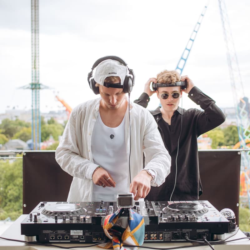 Cover Image for Rooftop Live Music with Of Blonde