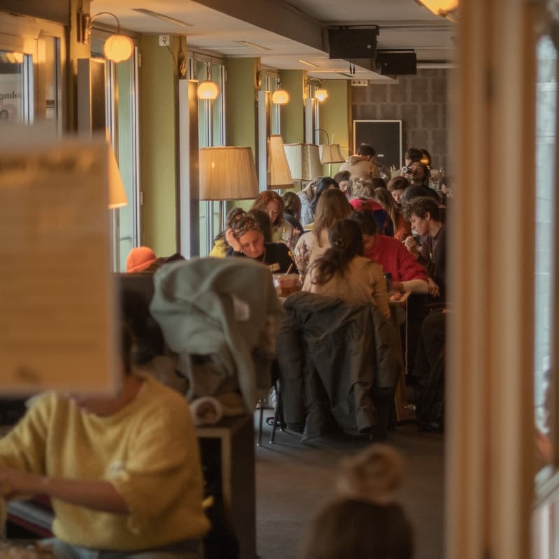 Cover Image for Offline Hangout 🛋️☕ | die Wohngemeinschaft