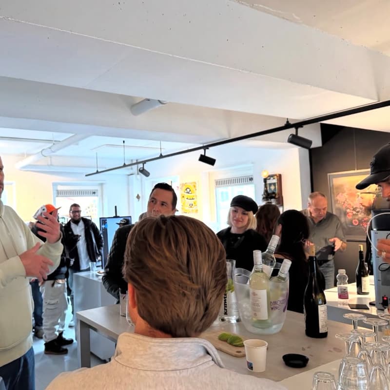 Cover Image for SUYE Sundays - Web3 - ART - Ordinals - Collectible meetup - Bites Drinks Chat Meet & Collect -