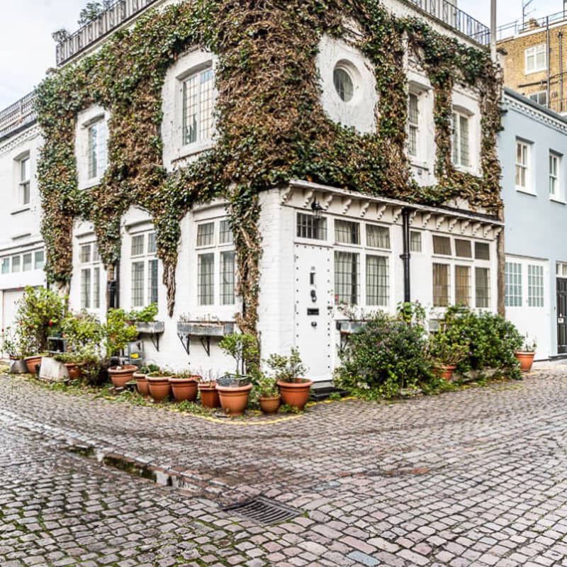 Cover Image for Mindful Photowalk – Noticing Architectural Details in Kensington Mews