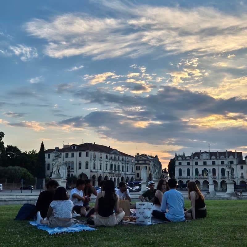 Cover Image for Internationals Meetup @HelloPadova