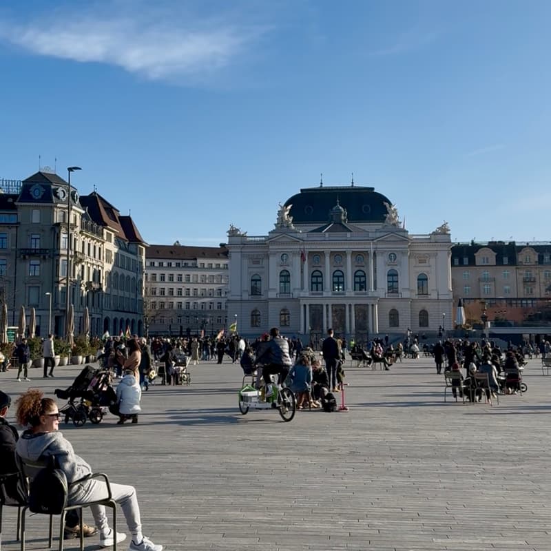 Cover Image for 1-Hour Reading Rave | FREE XL Stunt 📚 |  Sechseläutenplatz