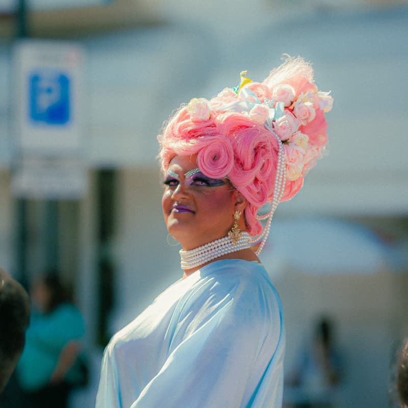Cover Image for Clube de chá - À conversa com uma Drag Queen