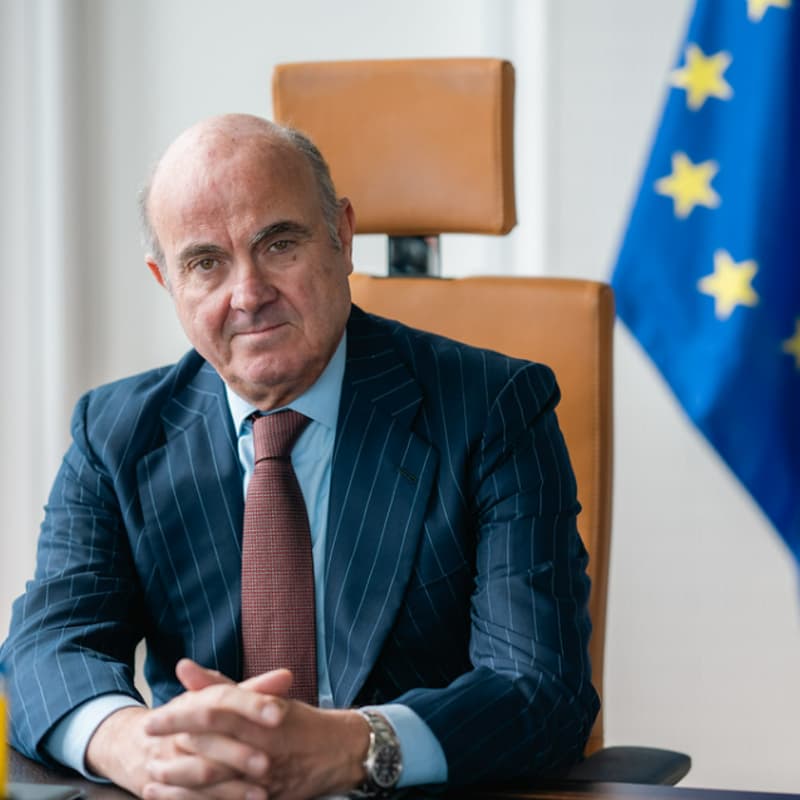 Foto de portada de Conversation with Luis de Guindos - Comillas Investment Club