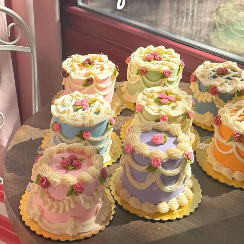 Cover Image for Vintage Cake Decor: A Lambeth Workshop with Saint Street Cakes