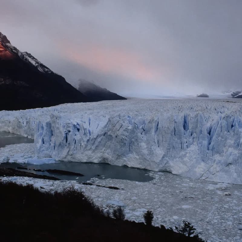 Image de couverture pour Plongez au cœur des glaciers avec le média L'Iceberg et Ugo Nanni ! 🌍❄️