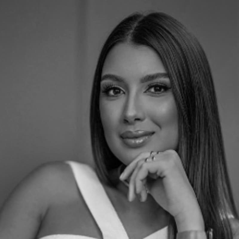 Cover Image for 🔔 Profª. Giovanna Borelli: Quando a cor desafia a restauração - resina composta em dentes escurecidos