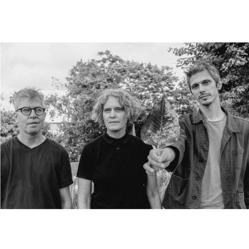 Cover Image for אפור גשום במרכז לאמנות ומחקר מעמותה