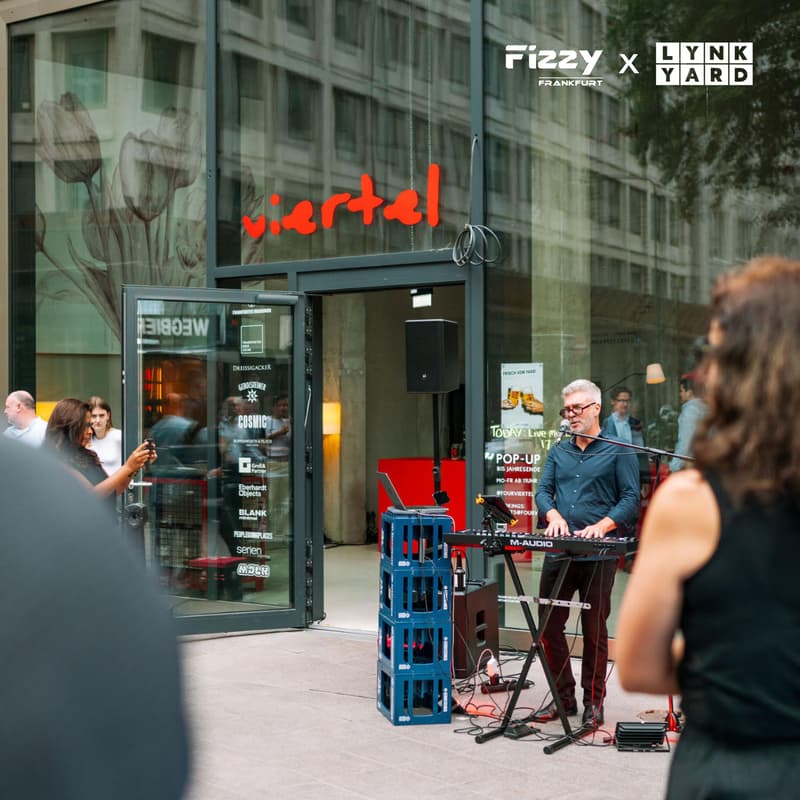 Cover Image for Fizzy Frankfurt x Lynk Yard | First Wednesday - Outdoor Concert, Networking, and Drinks