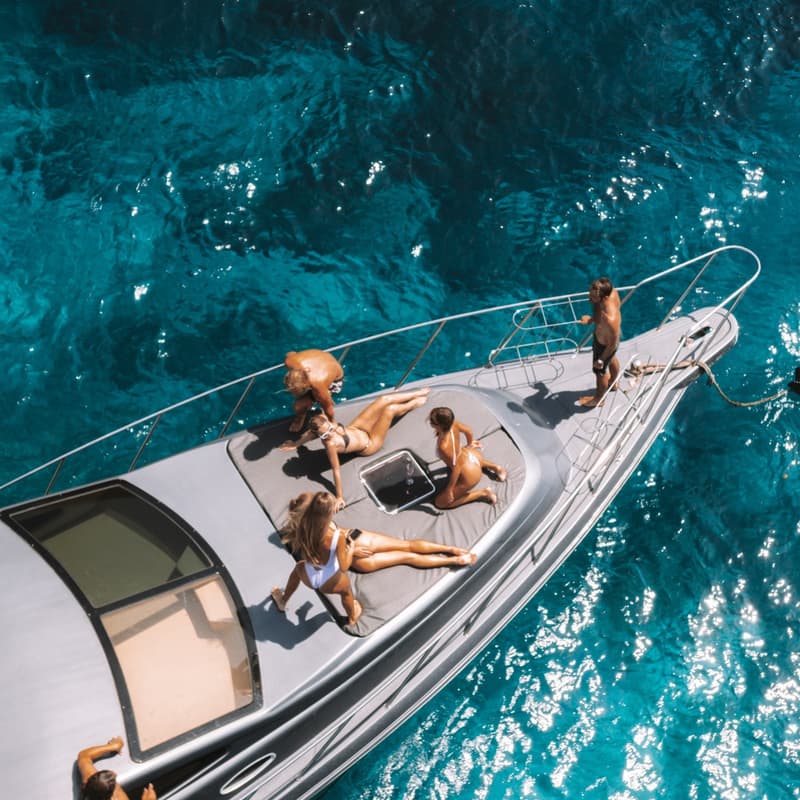 Cover Image for Friday Yacht Day! 🛥️🥂🕺