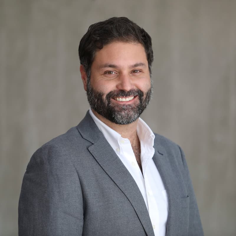 Cover Image for Walking the Talk: Emprendimiento desde la Academia con Julio Pertuzé, Ph.D.