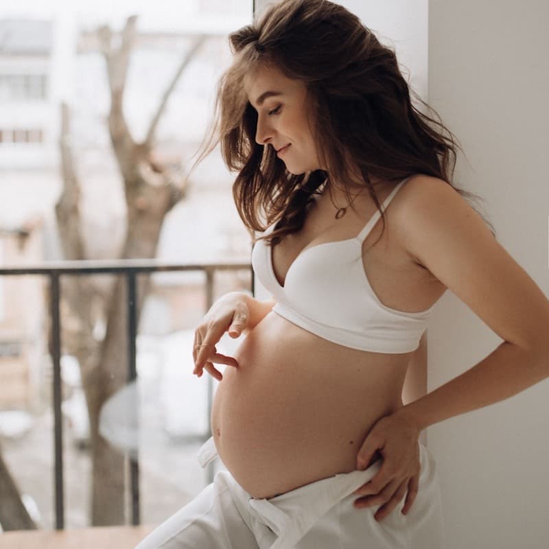 Cover Image for “Maternidad, amor, caos y familia ”(Teatro y coaching para empoderarte con humor y autenticidad)