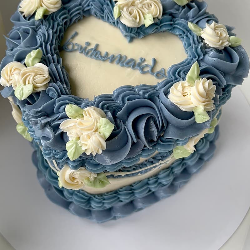 Cover Image for Vintage Heart Cake Decorating Workshop
