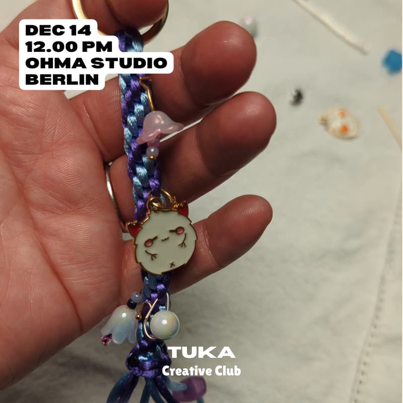 Cover Image for Craft-a-Gift: Kumihimo Keychains with Charms
