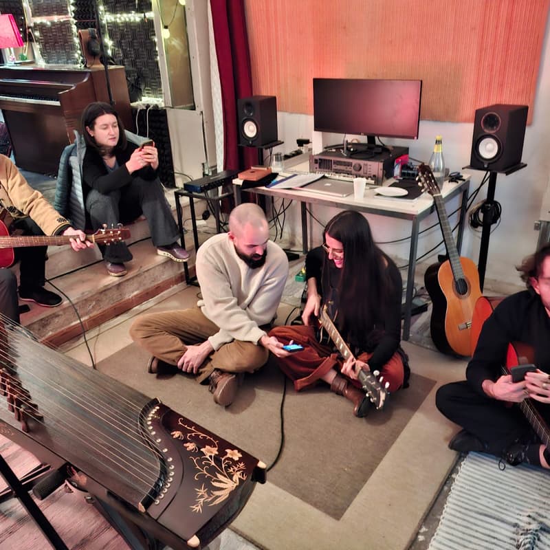 Cover Image for Friday Music Party - Entrecampos