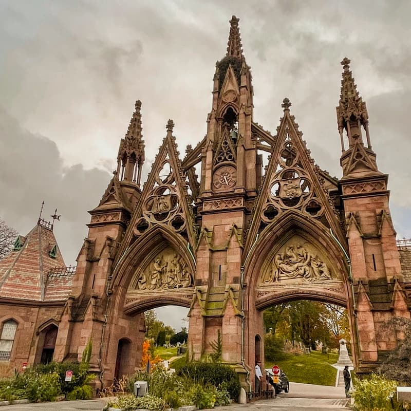 Cover Image for AP Group Walk: Brooklyn Heights to Green-Wood