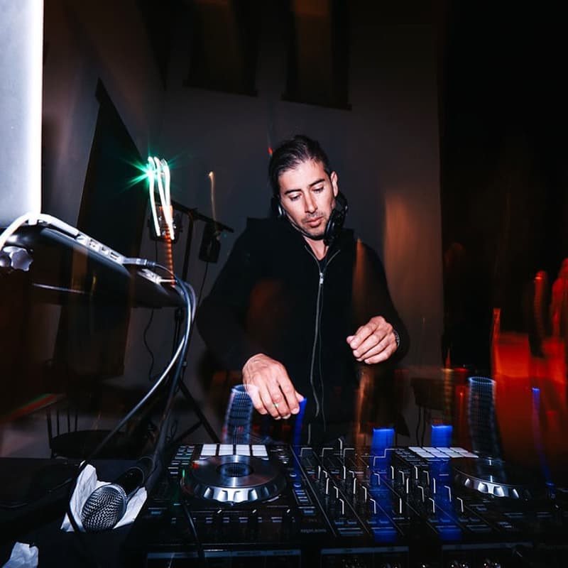 Cover Image for Late Night w/ DJ Oliver Knight