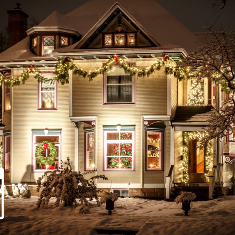 Cover Image for Volunteer at the Holiday Tour of Homes