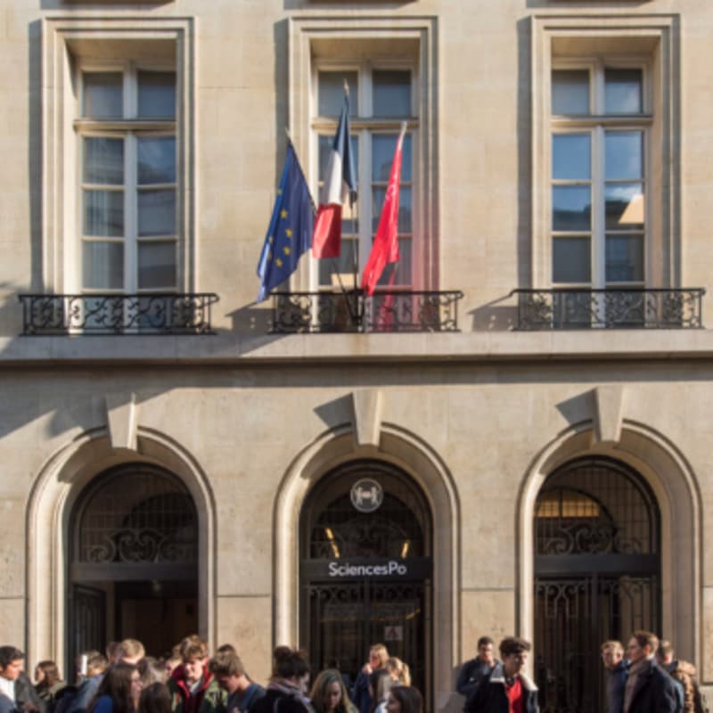 Cover Image for 🇫🇷 Becas Luksic para el Servicio Público en Sciences Po