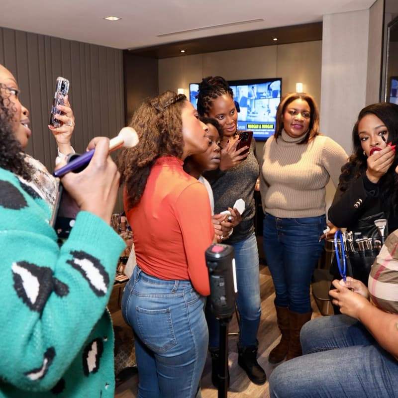 Cover Image for Luxe Makeup Class