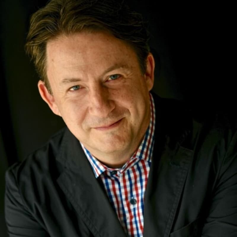 Cover Image for Inside the Future of the Art World with András Szántó