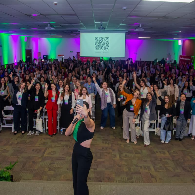 Cover Image for REINVÉNTATE by Womenup!