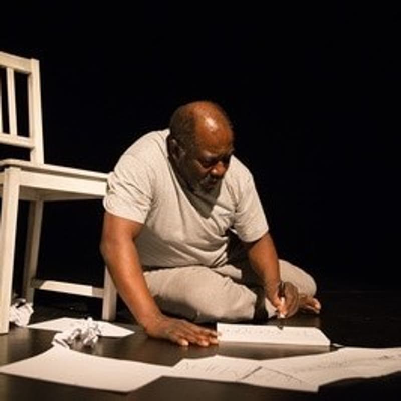 Cover Image for Words in Motion: A Poetry Workshop with Euton Daley