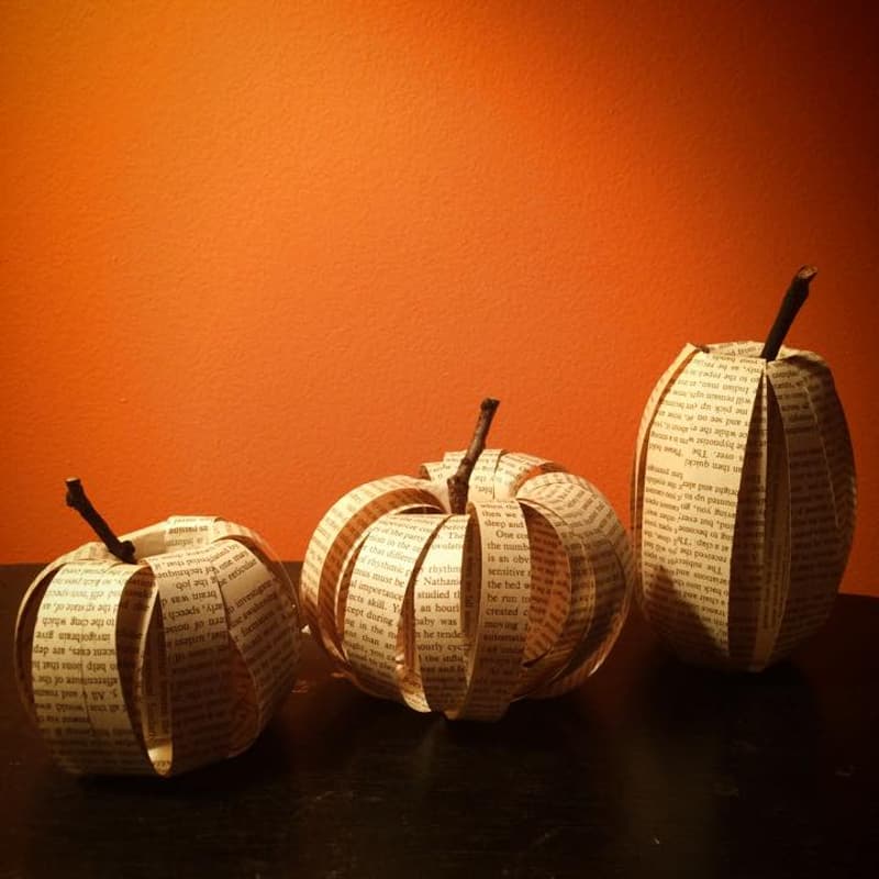 Cover Image for Make a Book-Page Pumpkin!