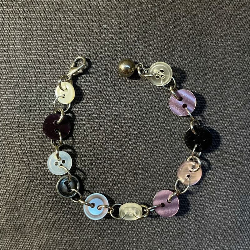 Cover Image for charm club: vintage button jewerly