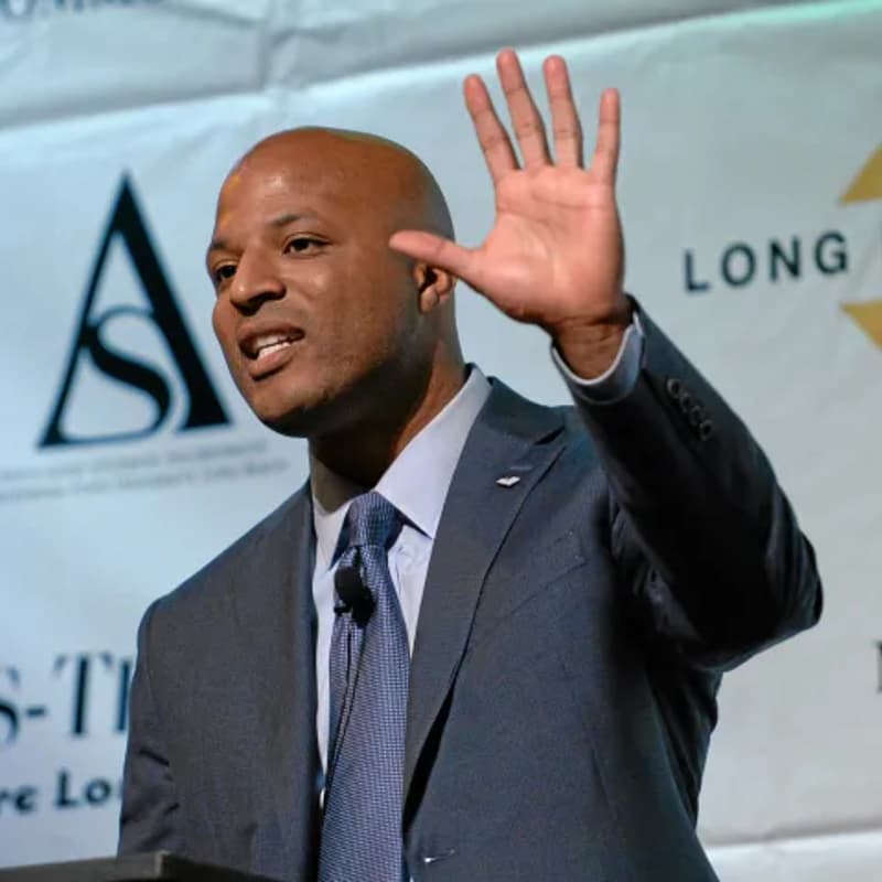 Cover Image for On Faith, Playing in the NFL, and Running a Company with Damon Dunn