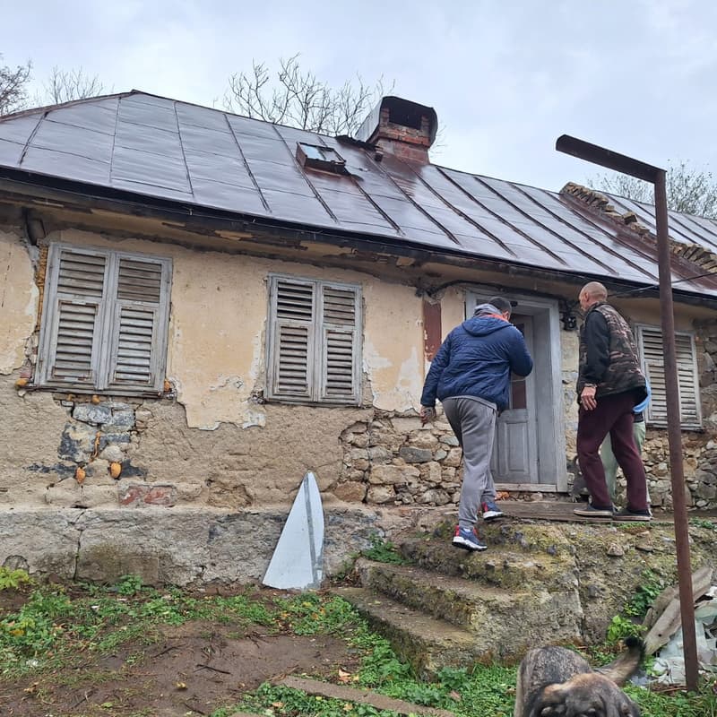 Cover Image for Renovăm casa lui Adrian și a Lucicăi din Ciclova