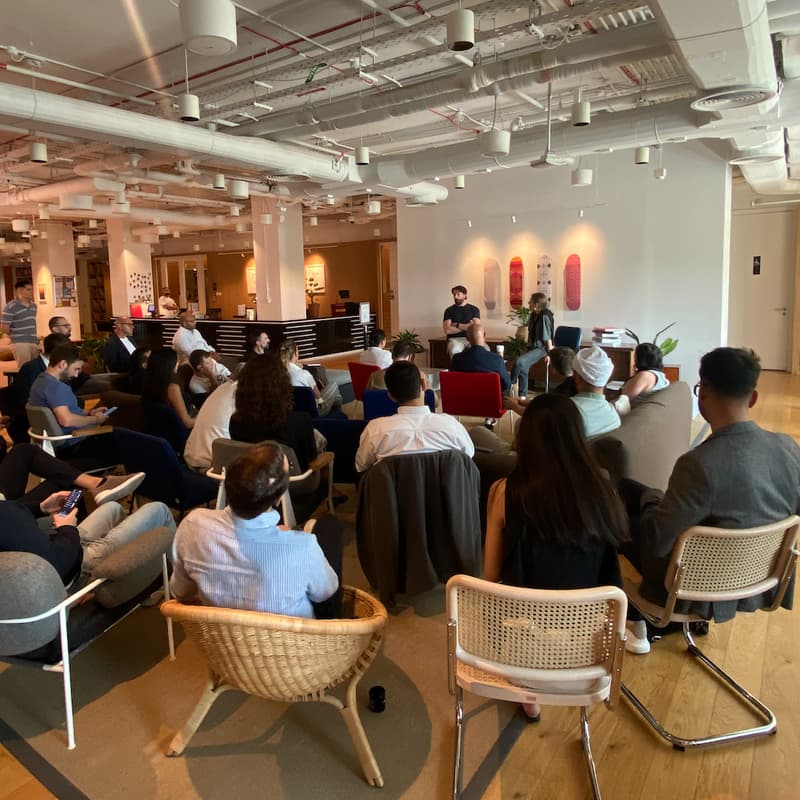 Cover Image for Navigating the job market in Dubai (and Abu Dhabi)