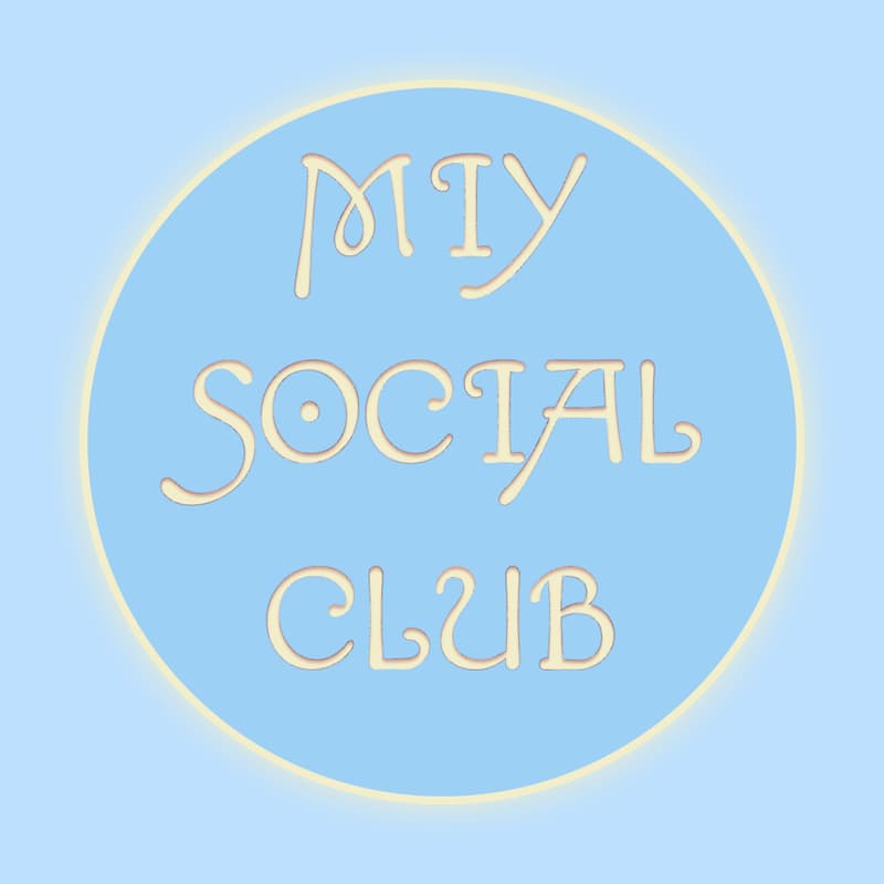 Cover Image for Brushes, Bowls & Besties