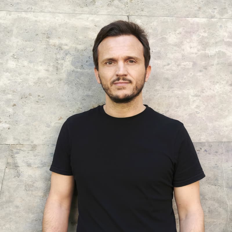 Cover Image for Shaping New Perspectives: Blending Intuition and Algorithm with Cedric Kiefer, onformative