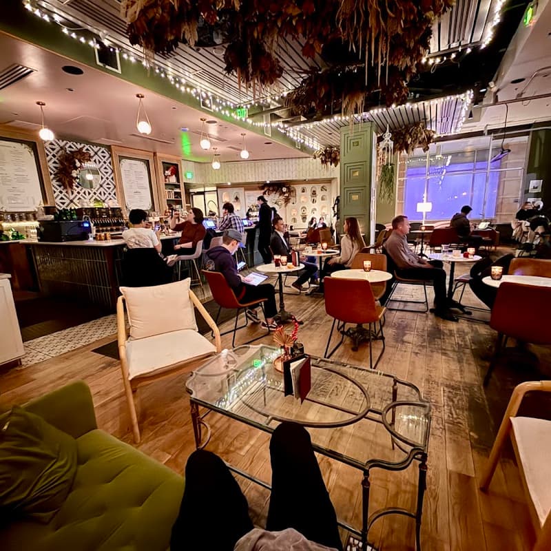 Cover Image for Late Checkout - Denver