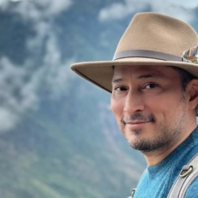 Cover Image for Be > : A human approach to healing with Bryan Grijalva