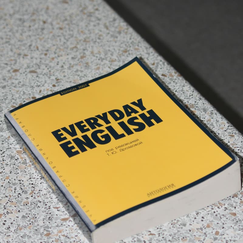 Cover Image for English Zoom: Conversation For All Levels