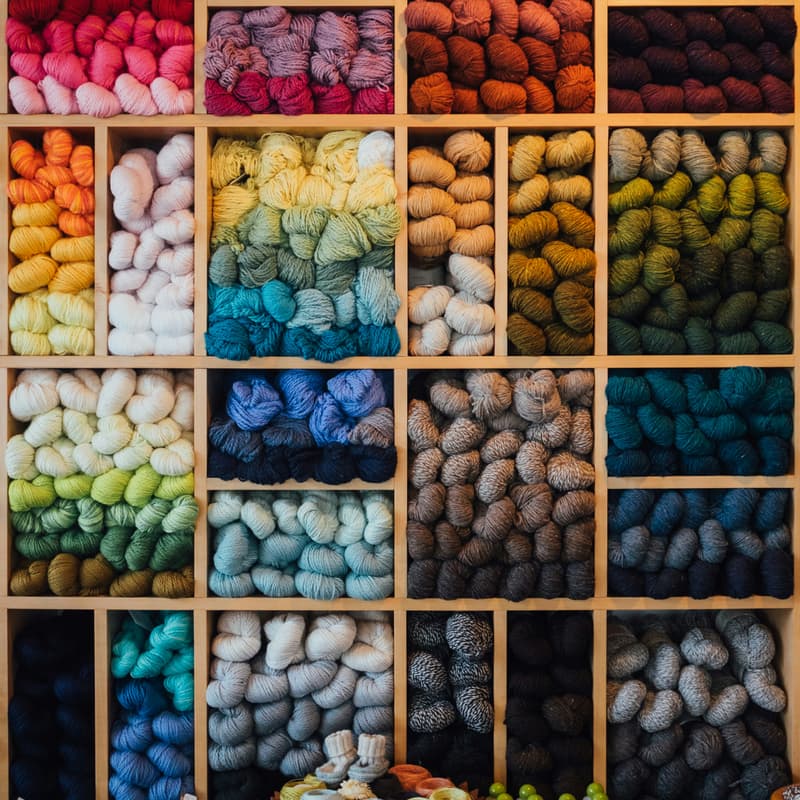 Cover Image for Yarn and Yap with the Queen of Honey Bee Club Andrea Quinteros