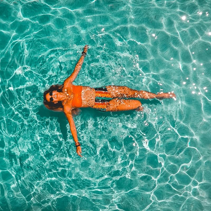 Cover Image for Grant Moms Sweat & Supper: Aqua Aerobics