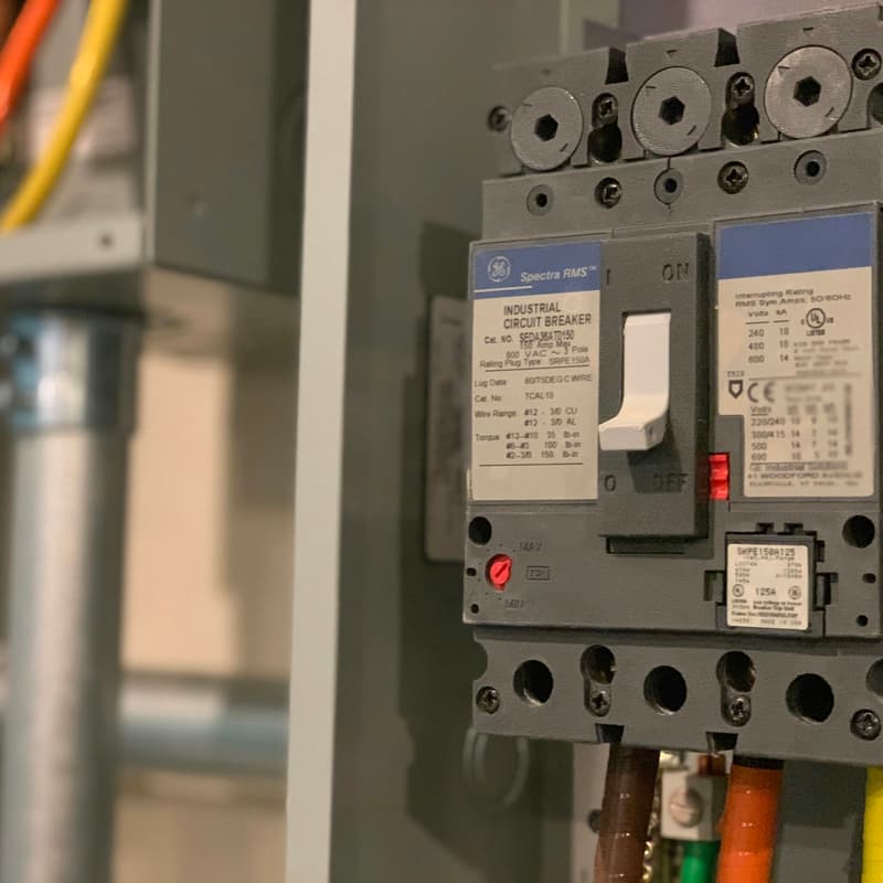 Cover Image for Continuidad Operativa y Seguridad Eléctrica en Salas de Cirugía