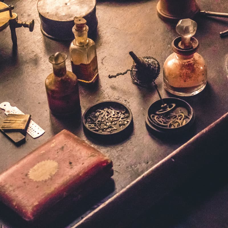 Cover Image for The Smell of History: Scent, Identity, and Culture - Scent Historian Sofia Ehrich & Scentered Workshops Arielle Tai