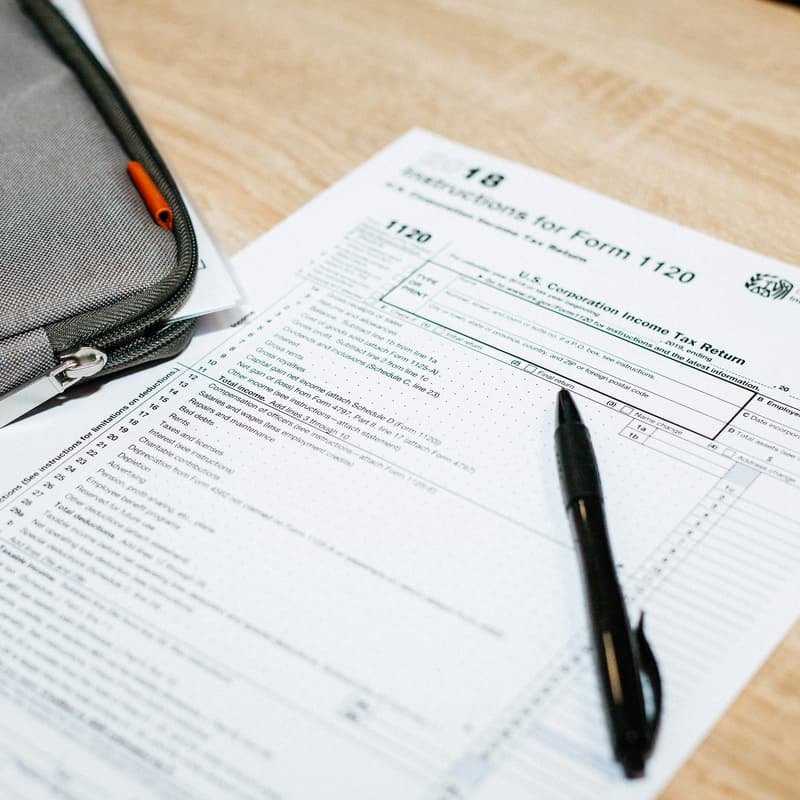 Cover Image for USCIS Updates for Entrepreneurs & Founders: Immigration Options for Self-Sponsoring Green Card and H-1B