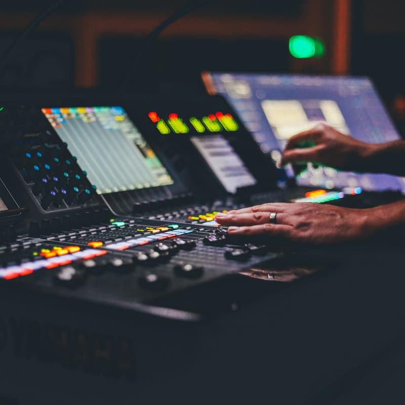 Cover Image for Masterclass AI07. „Postprodukcja AI” – dźwięk, muzyka, montaż i VFX z AI